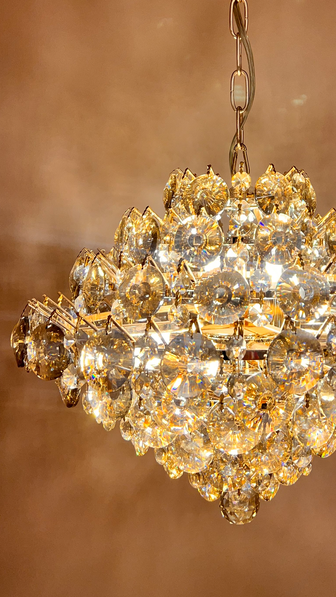 Lustre de cristais facetados